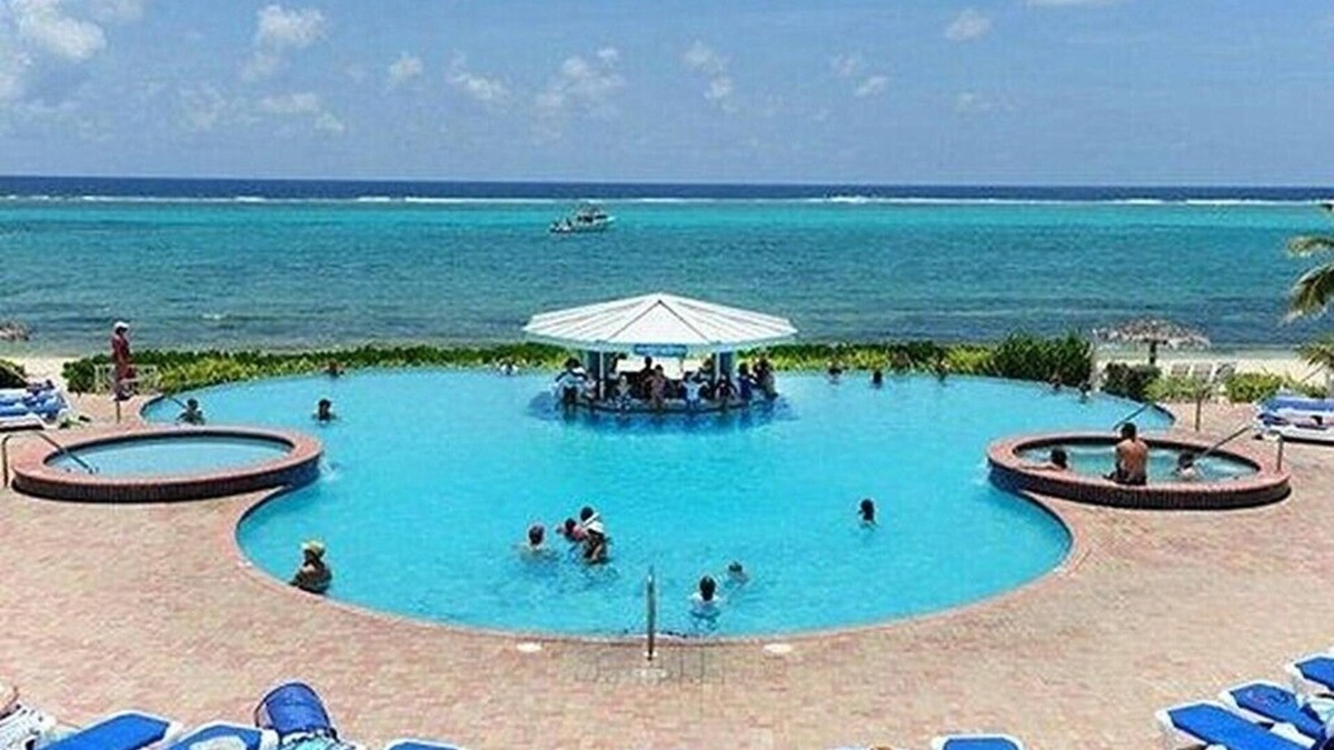 Colliers Bay Resort | Grand Cayman, Morritt's Tortuga Club! 2 bed/2 bath suite. Book now! Best Rates!
