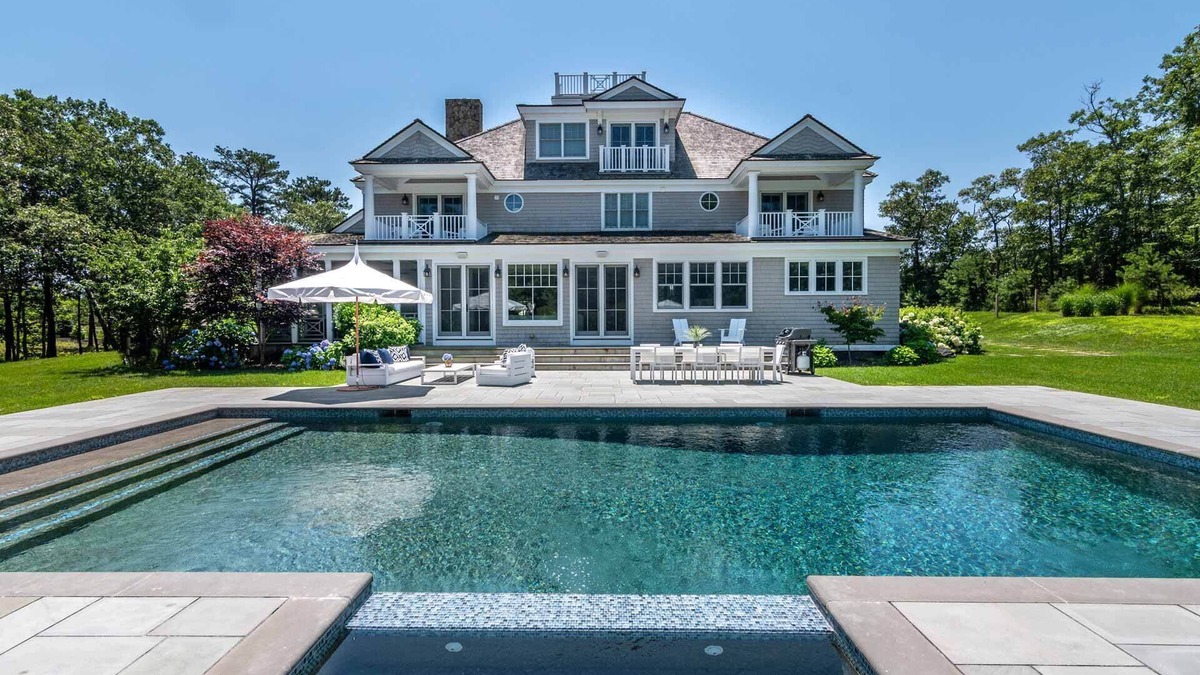 Lagoon Heights House | Grand Coastal-Style Estate In The Preserve
