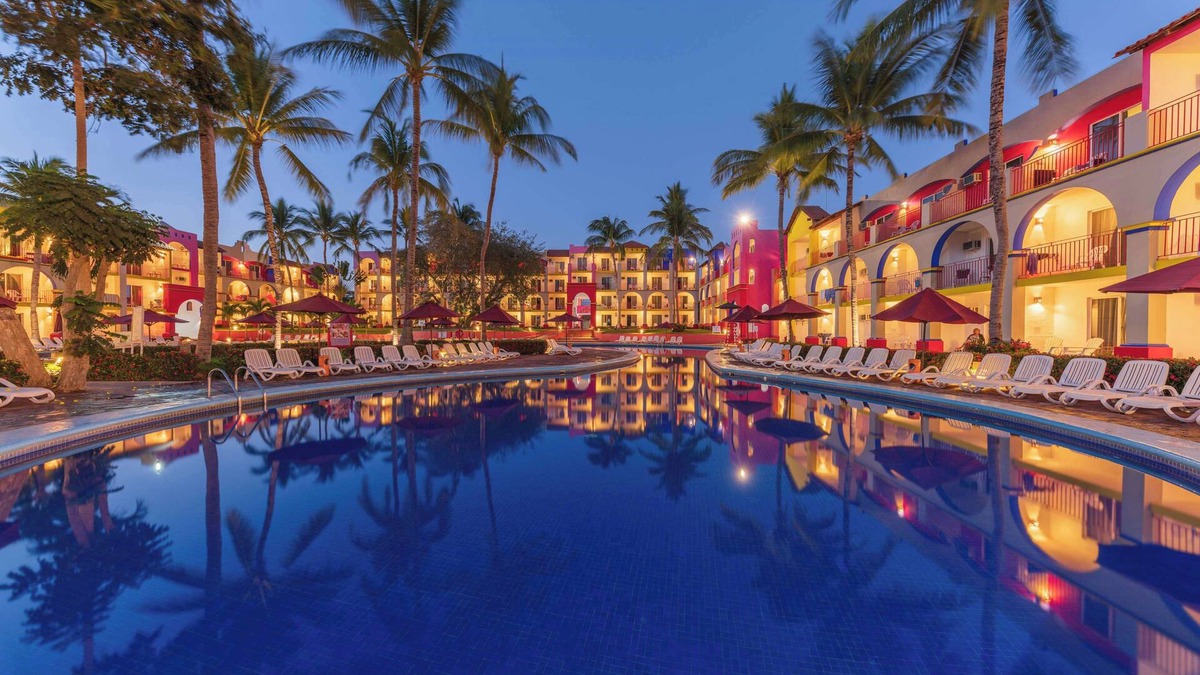 Bucerias Resort | Grand Decameron Complex Bucerias, A Trademark All Inclusive