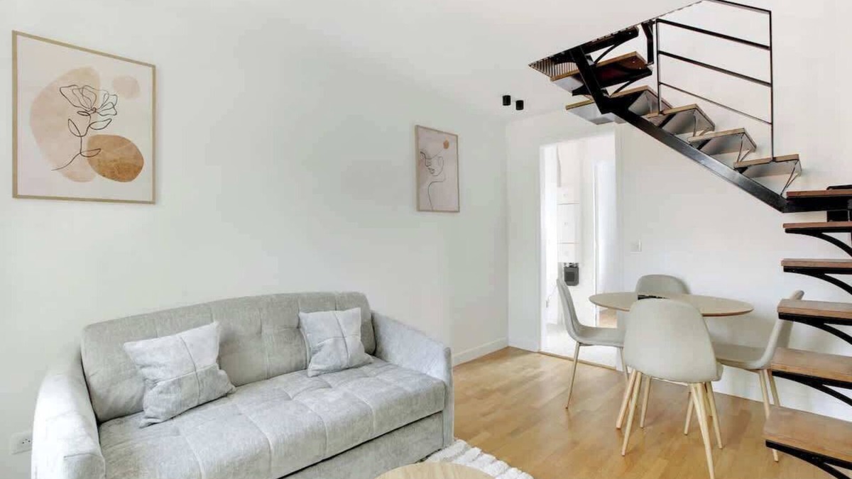 Saint-Ouen Apartment | Grand duplex climatisé 2BR - Proche Paris