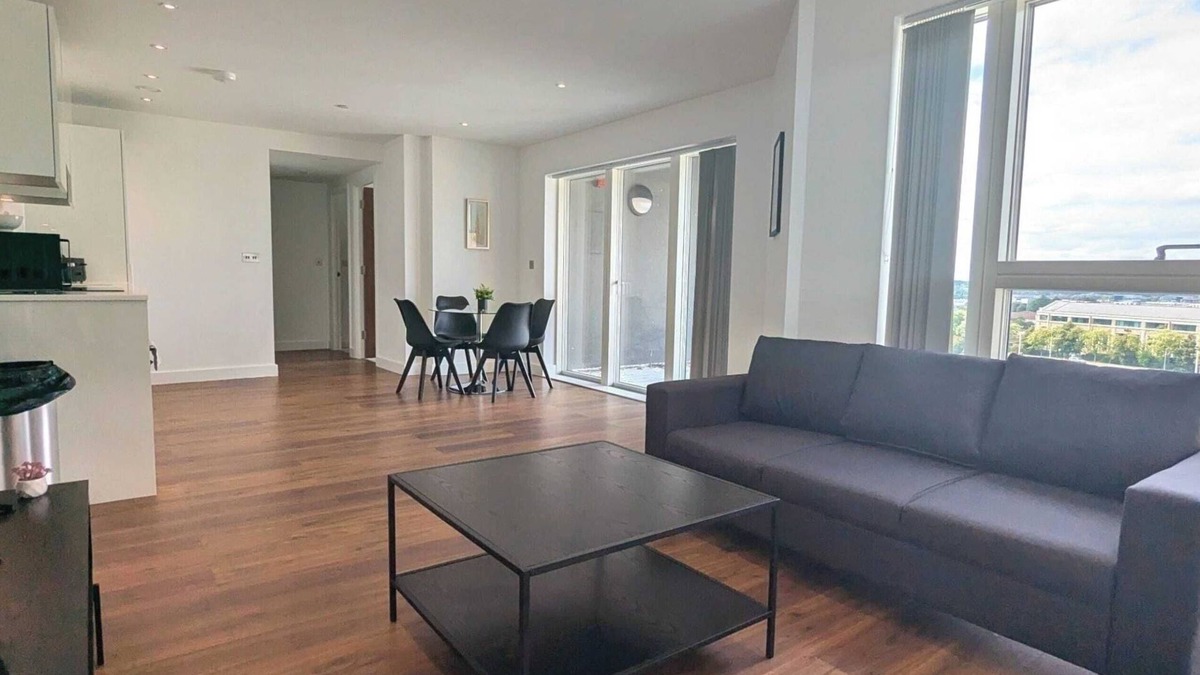 Bracknell Apartment | Grand Exchange Nr Ascot 2 bed with Parking