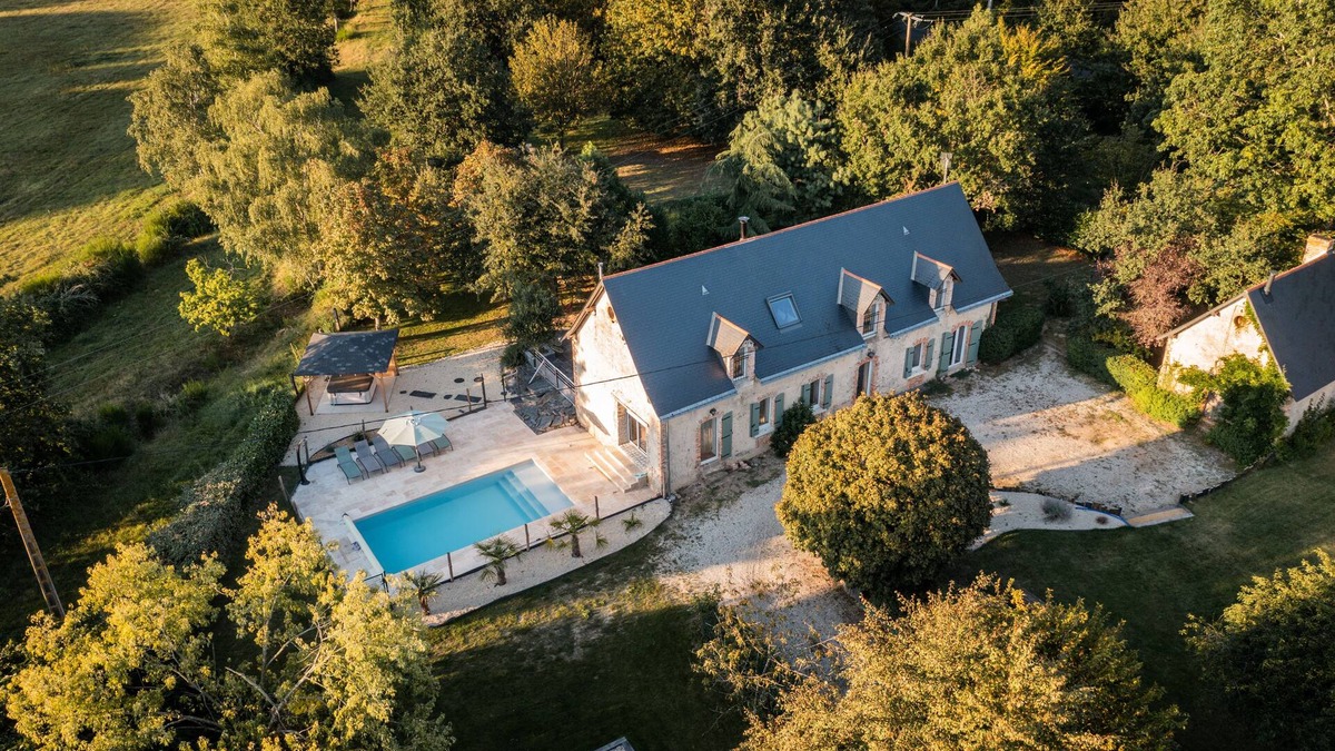 Soucelles House | Grand Gîte 13 Personnes de Caractère Piscine et spa