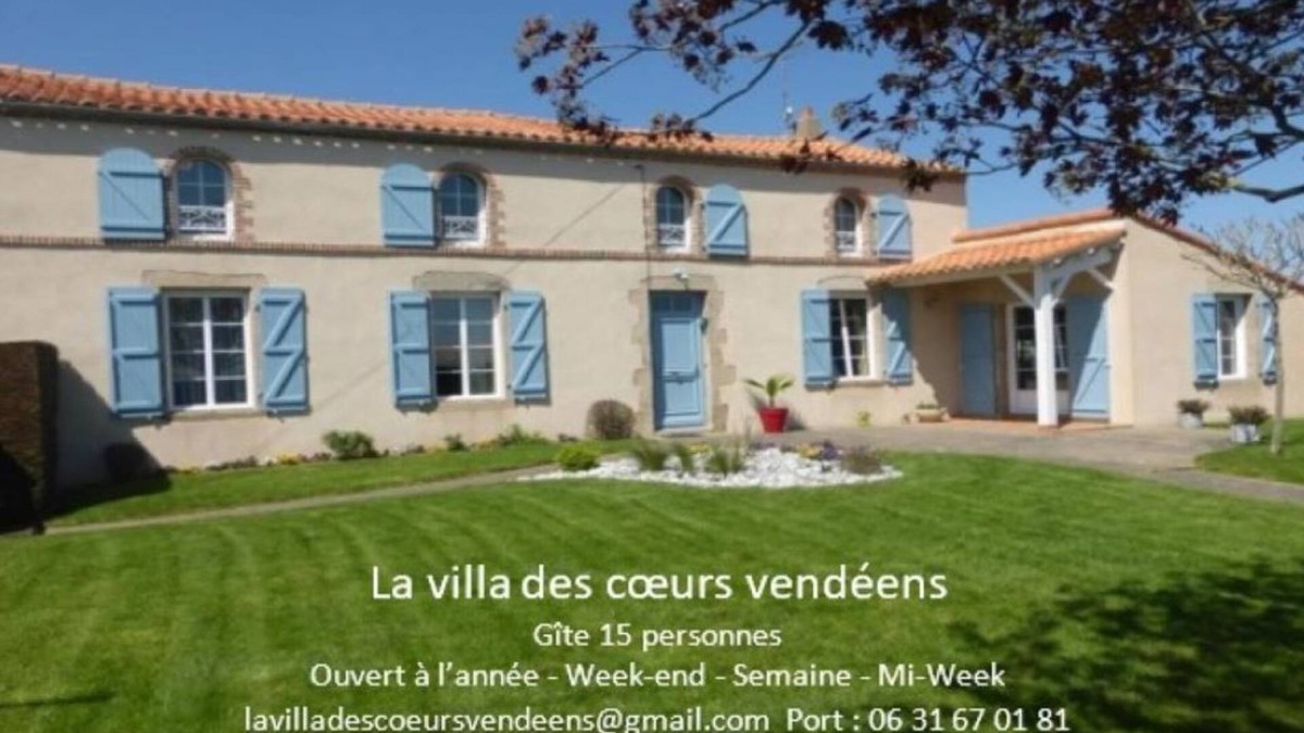 Mortagne-sur-Sevre Villa | Grand Gîte en Pleine Campagne au Calme