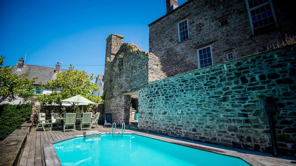 Laugharne Cottage | Grand Georgian House with Outdoor Heated Pool Centrally Located in Laugharne