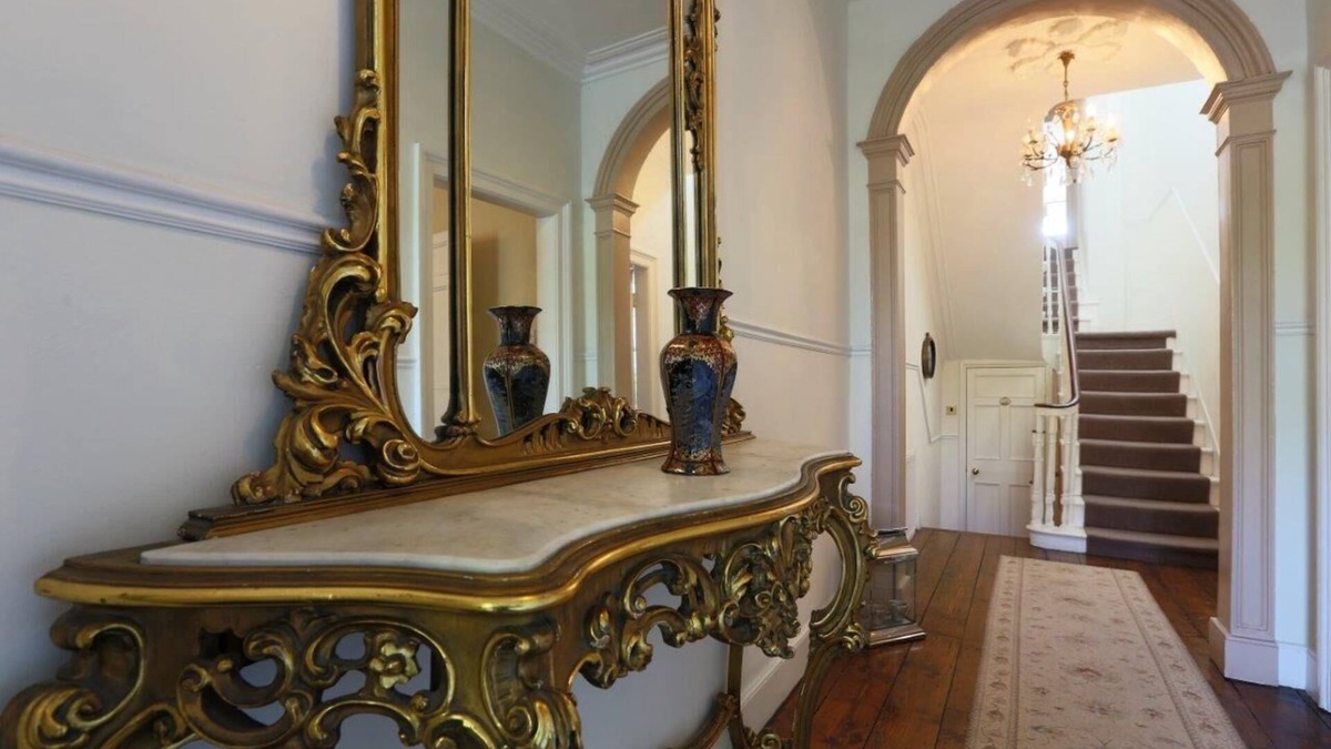 Grand Canal Dock House | Grand Georgian Residence, with period charm!3 Bed