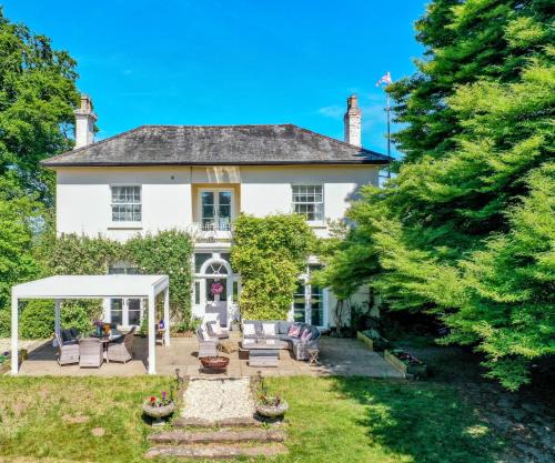 Bromsash Villa | Grand Georgian Villa and Coach House Sleeps 18 Guests Dogs Welcome