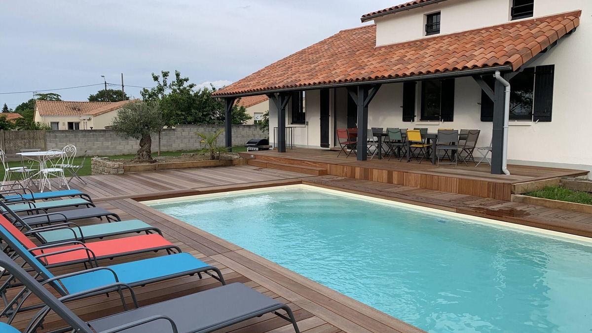 Moncoutant House | Grand Gite Familial Avec Piscine Proche PUY DU FOU