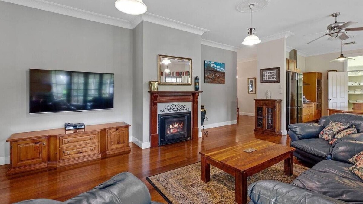 Balmoral Ridge House | Grand Hinterland Queenslander - for groups, Maleny