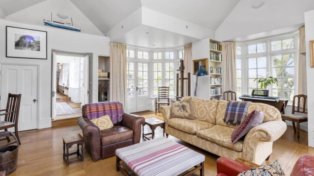 Clayton House | Grand Historic House at the foot of the hills overlooking lush countryside.