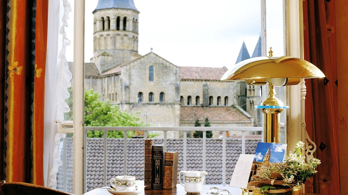 Paray-le-Monial Hotel | Grand Hotel de la Basilique