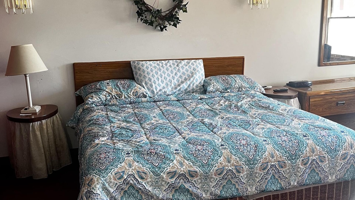 Howell Hotel | Grand Howell Inn