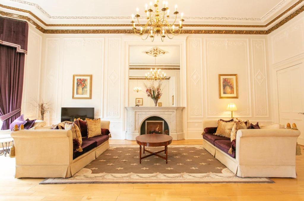 Kelvinbridge Apartment | Grand in the Park
