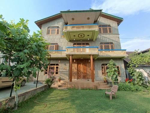 Srinagar Bed & Breakfast | Grand Inayat