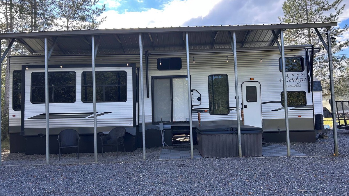 Benezette House | Grand Lodge Along Best Elk Viewing Road