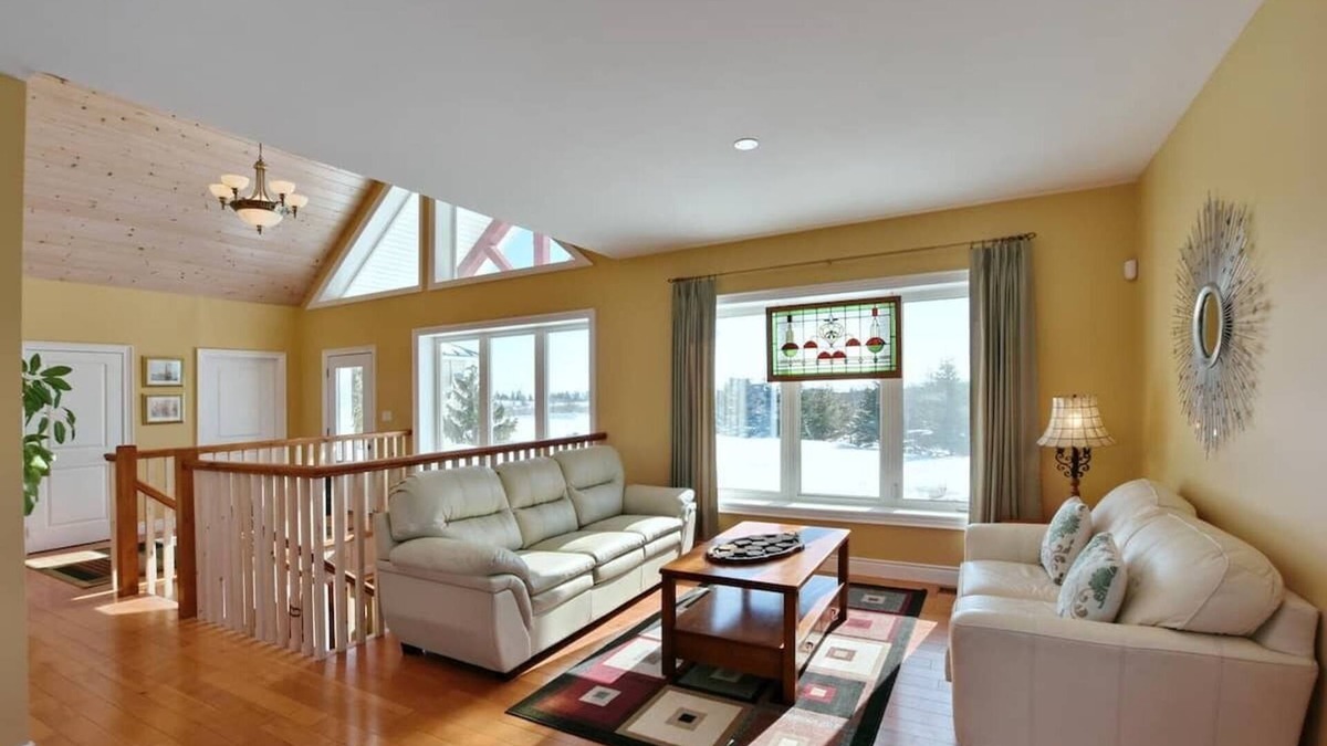 Meaford Cottage | Grand Luxury Cottage by Blue Mountains with pool and hot tub