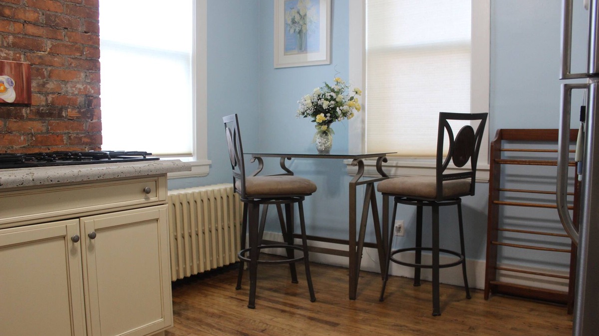 Rochester Apartment | Grand Mansion in the Park - 3 Bed - Free WiFi & Parking - Rochester