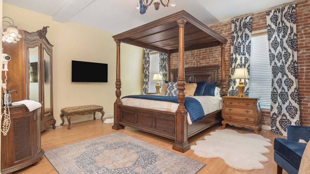 Fort Smith Apartment | Grand Mansion-Royal Crown suite