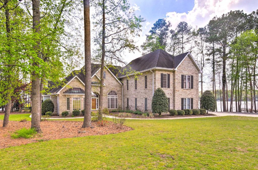 Mount Gilead Villa | Grand Mt Gilead Villa on Lake Tillery with Dock