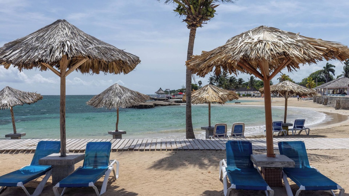 Runaway Bay Hotel | Grand Muthu Runaway Bay Club Caribbean