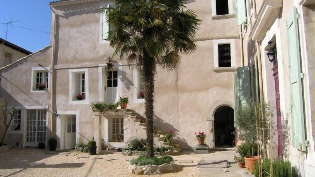 Capestang Villa | Grand old Villa with pool in the heart of Capestang town (on the Canal du Midi)