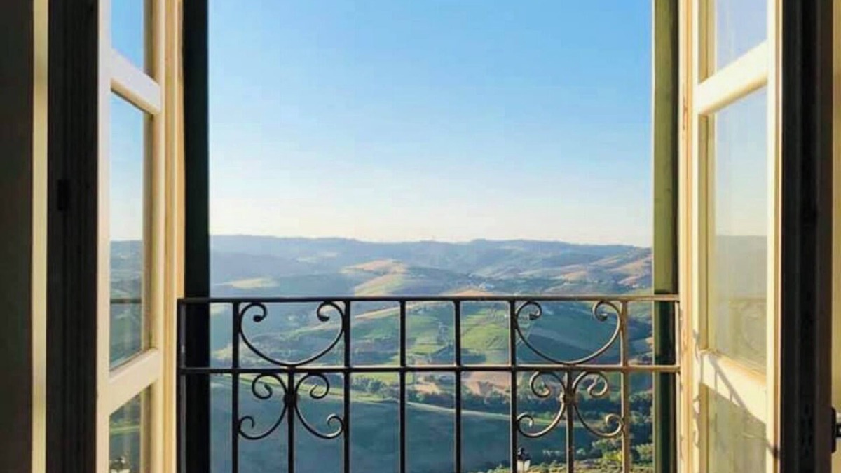 Citta Sant'Angelo Apartment | Grand palazzo apartment nestled in a medieval hilltop town by the Adriatic coast