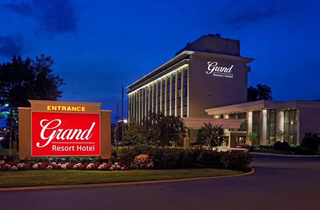 Mount Laurel Hotel | Grand Resort Hotel - Mt Laurel - Philadelphia
