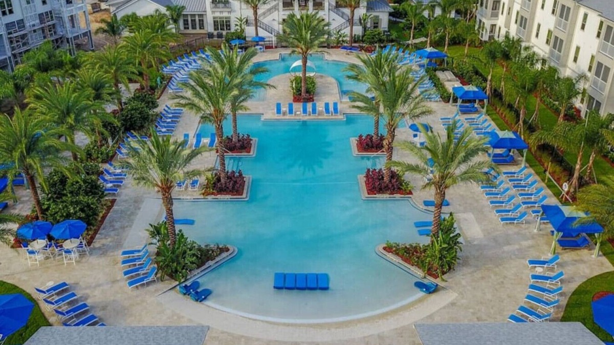 Southside Apartment | Grand Retreat w/Pool, Gym, Tennis Court, King Bed