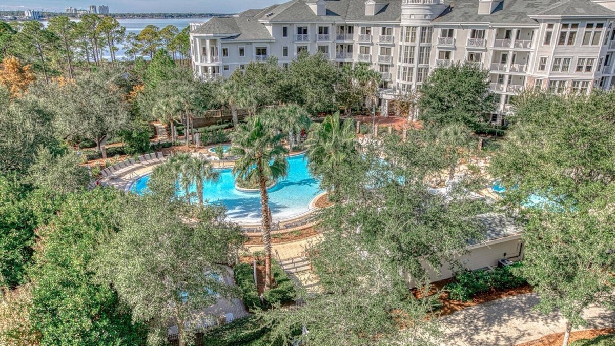 Baytowne Wharf Condo | Grand Sandestin Baytowne Wharf 1 BR 2 full BA.