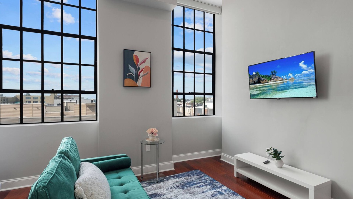 Olde Kensington Apartment | Grand Studio w/Private Gym