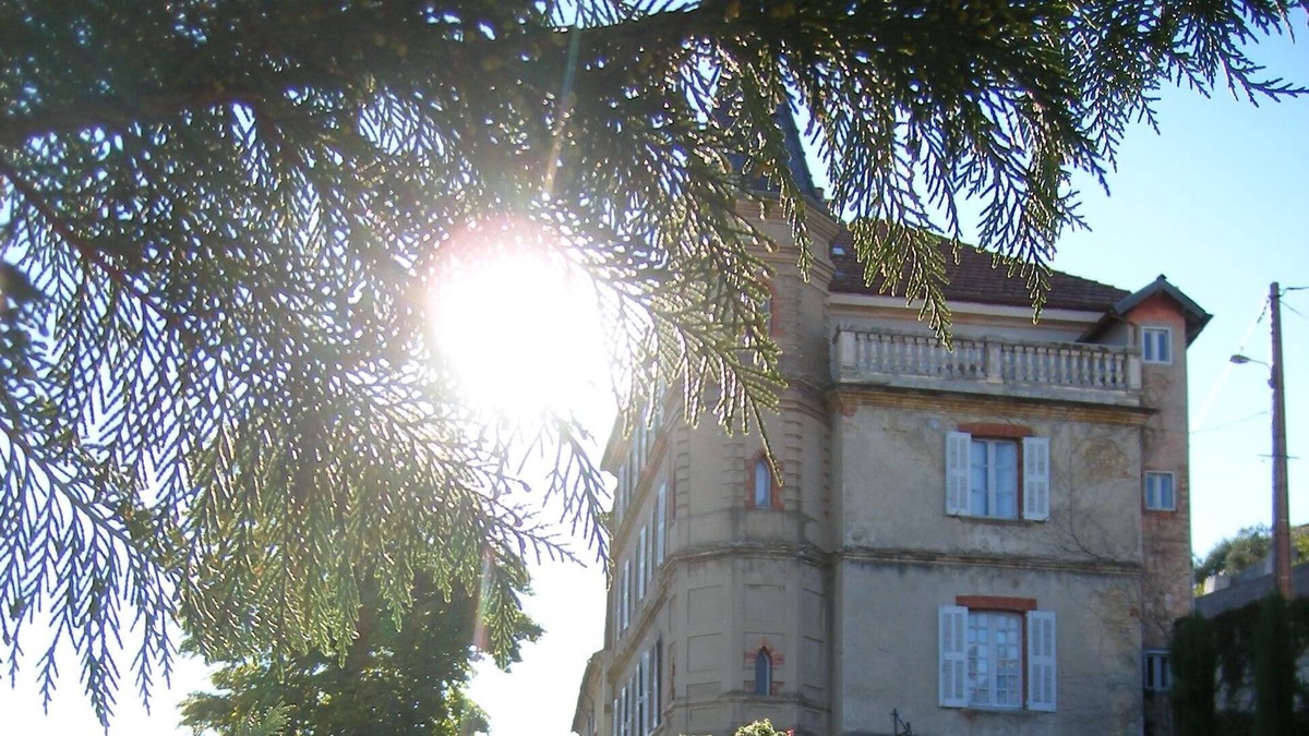 Valensole House | Grand Suite "Louise de Savoie" at the castle (capacity 4)