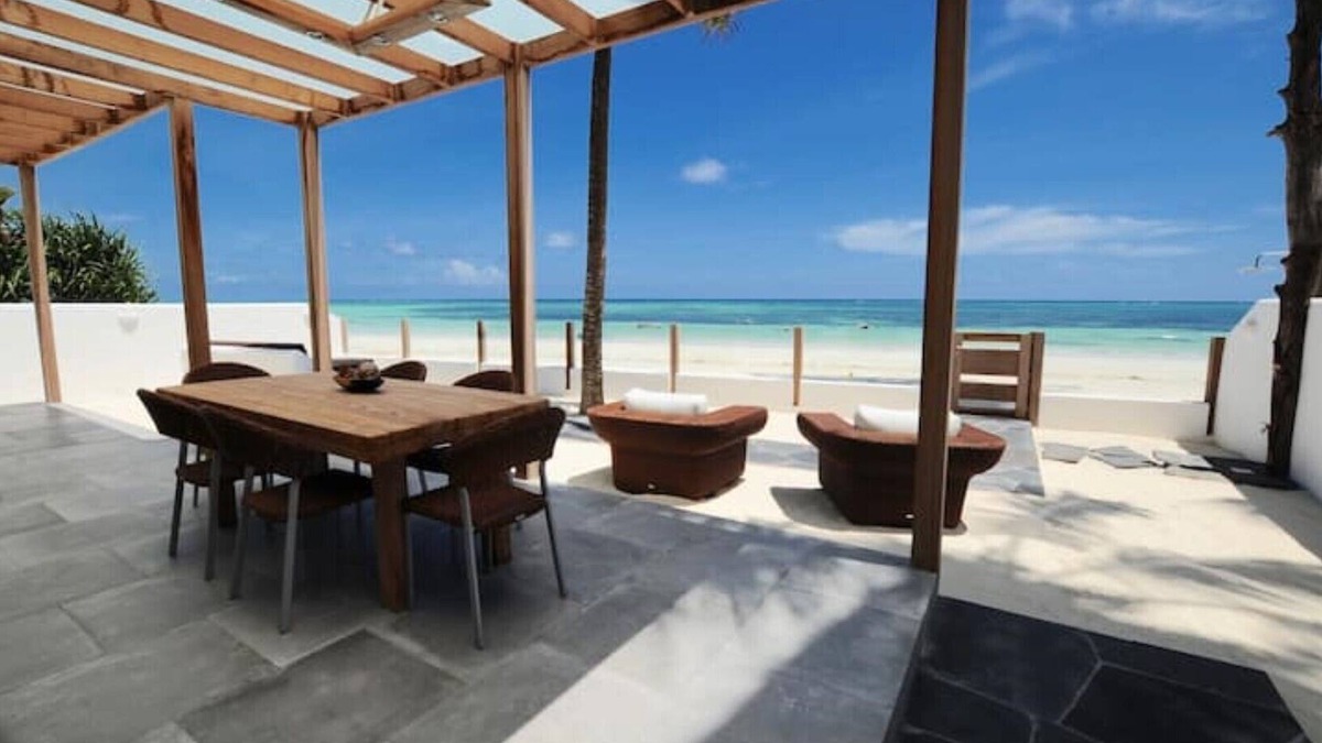 Kiwengwa Apartment | Grand Suite Ocean Front private beach patio 6 pax (3 bedrooms 2 bathrooms)
