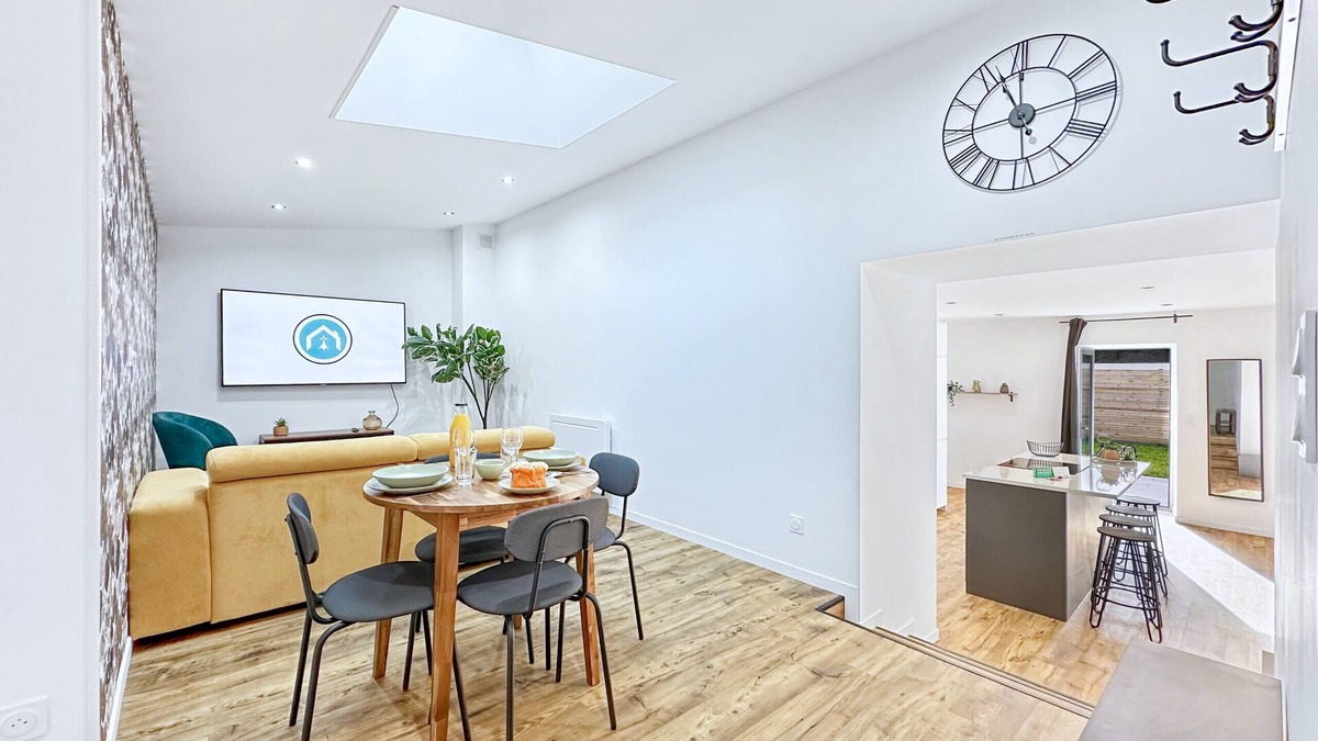 Europe Apartment | Grand T2 récent avec jardin et parking *Ker Prat*