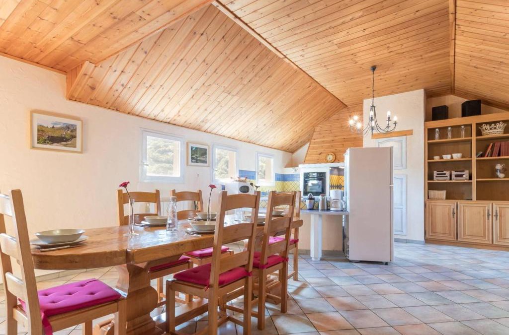 Briancon Apartment | Grand T4 à Briançon, 6 pers, proche télécabine, commerces, garage et casier à ski inclus - FR-1-330C-57
