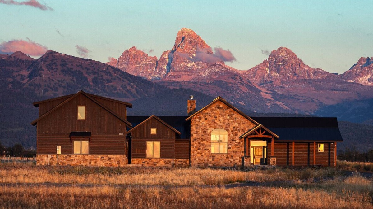 Clawson House | Grand Teton Painted Pony House w/Hot Tub AC and Heated Garage