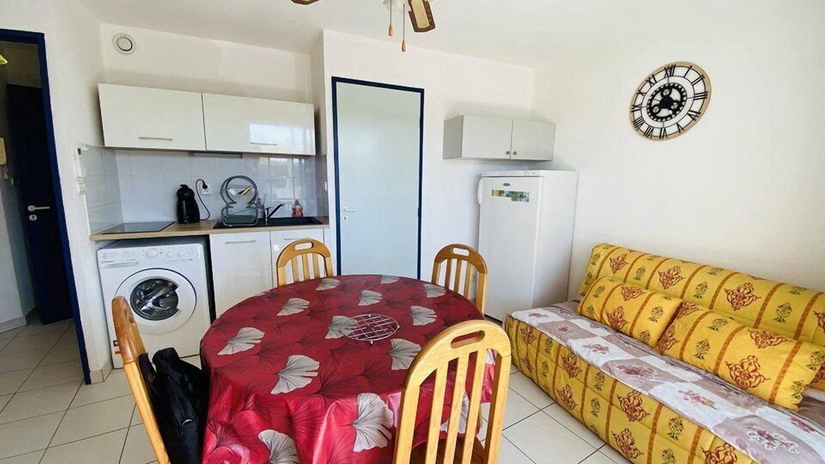 Le Grand Travers Apartment | Grand travers, T3, Air-conditioned, Parking, Beach 150m.