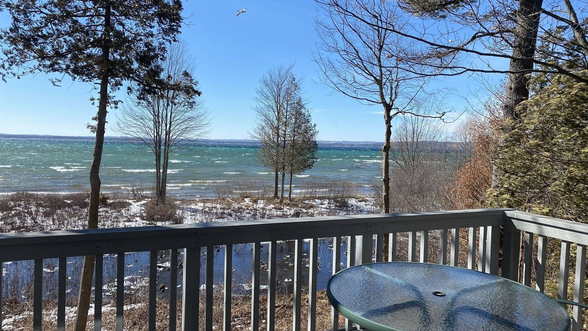 Acme Condo | Grand Traverse Shores Resort Condo on the East Bay!