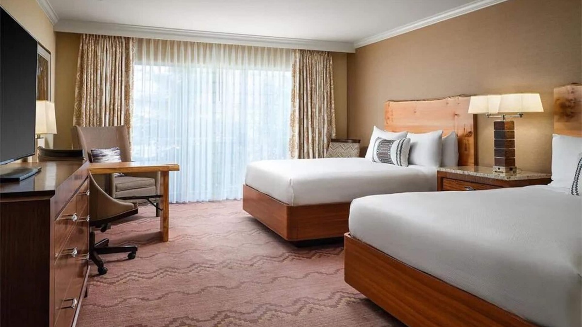 Flagstaff Hotel | Grand Two Queen Beds at Little America Hotel w/Private Nature Trail Access