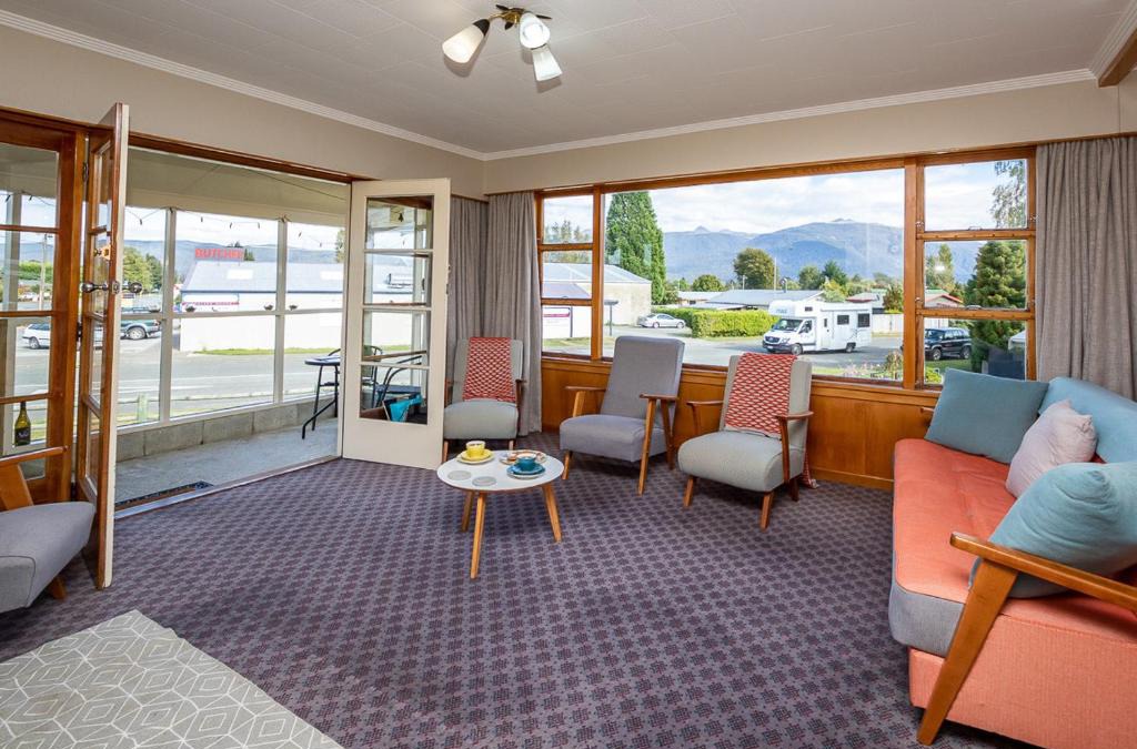 Te Anau House | Grand View - Te Anau Holiday Home