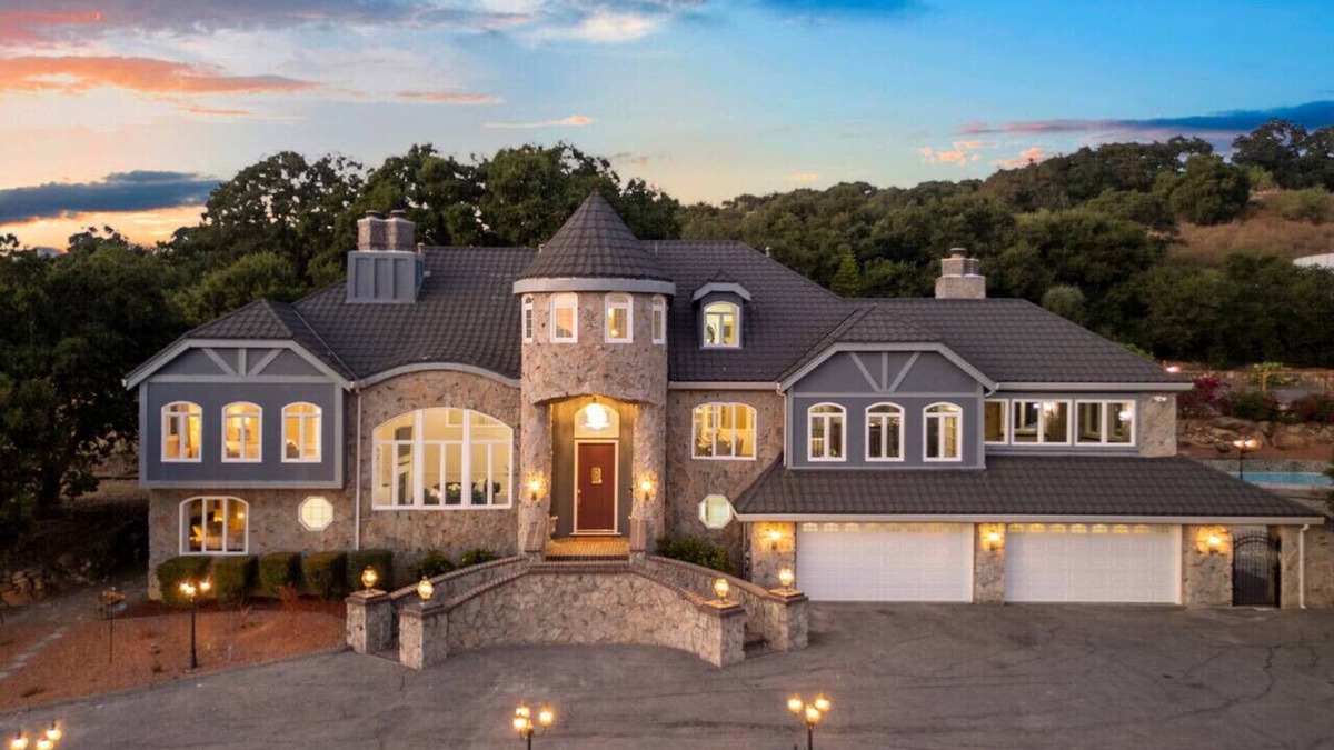 South San Jose House | Grand Villa Castle in San Jose