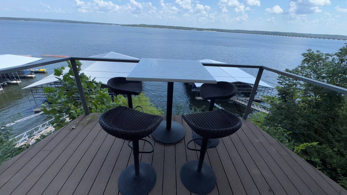 Vinita House | Grand Waterfront-Luxury 4-Level Lakefront Retreat, Community Pool