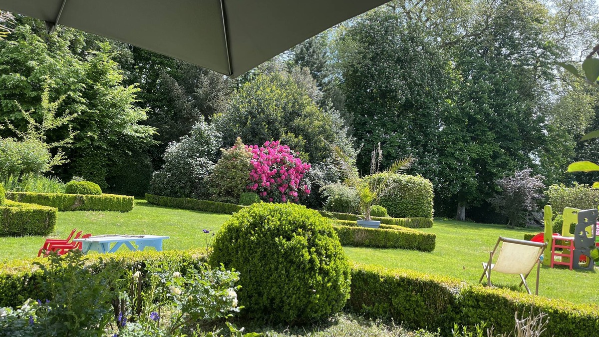 Iffendic House | Grande Dépendance Avec son Jardin au Sein du Parc Boisé dun Château 10/12 Pers