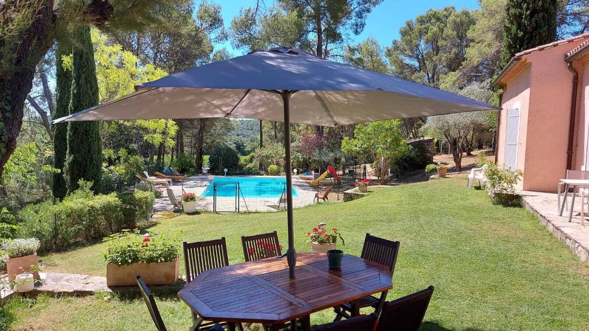 Saint-Jean-de-Cuculles House | Grande Maison Provençale Avec Piscine Dans une Pinède de Pins. Calme Absolu
