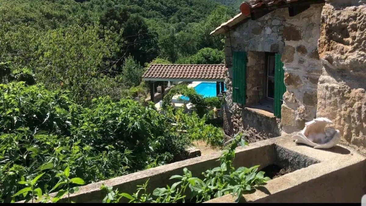 Les Plans House | Grande Maison de Campagne Avec Piscine , Idéal Pour les Familles