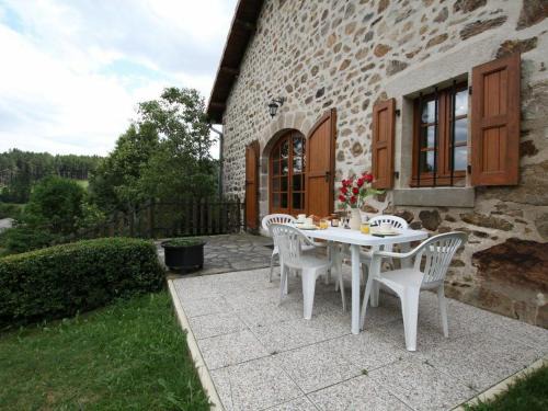 Allegre House | Grande maison en pierres avec jardin, proche d'un bourg médiéval, animaux acceptés - FR-1-582-161