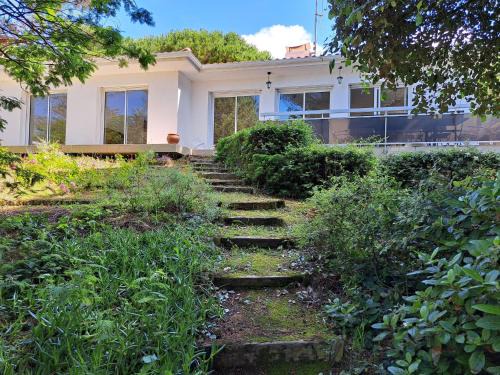 Saint-Jean-de-Monts House | Grande Maison Familiale Proche Plage, Piscines et Commerces – Idéal pour 8 Personnes - FR-1-323-546