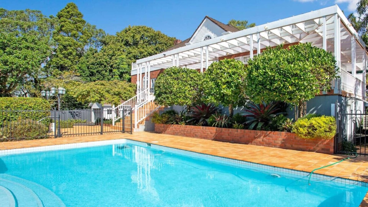 Greenlane House | Grande Vista 5Br Manor with Pool & Mt Eden Views
