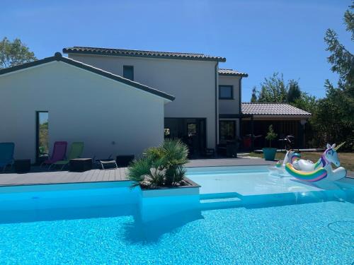 Longages Villa | Grande villa avec piscine et spa