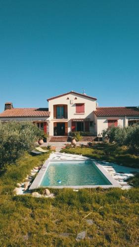 Ortaffa Villa | Grande villa catalane dans parc aux oliviers