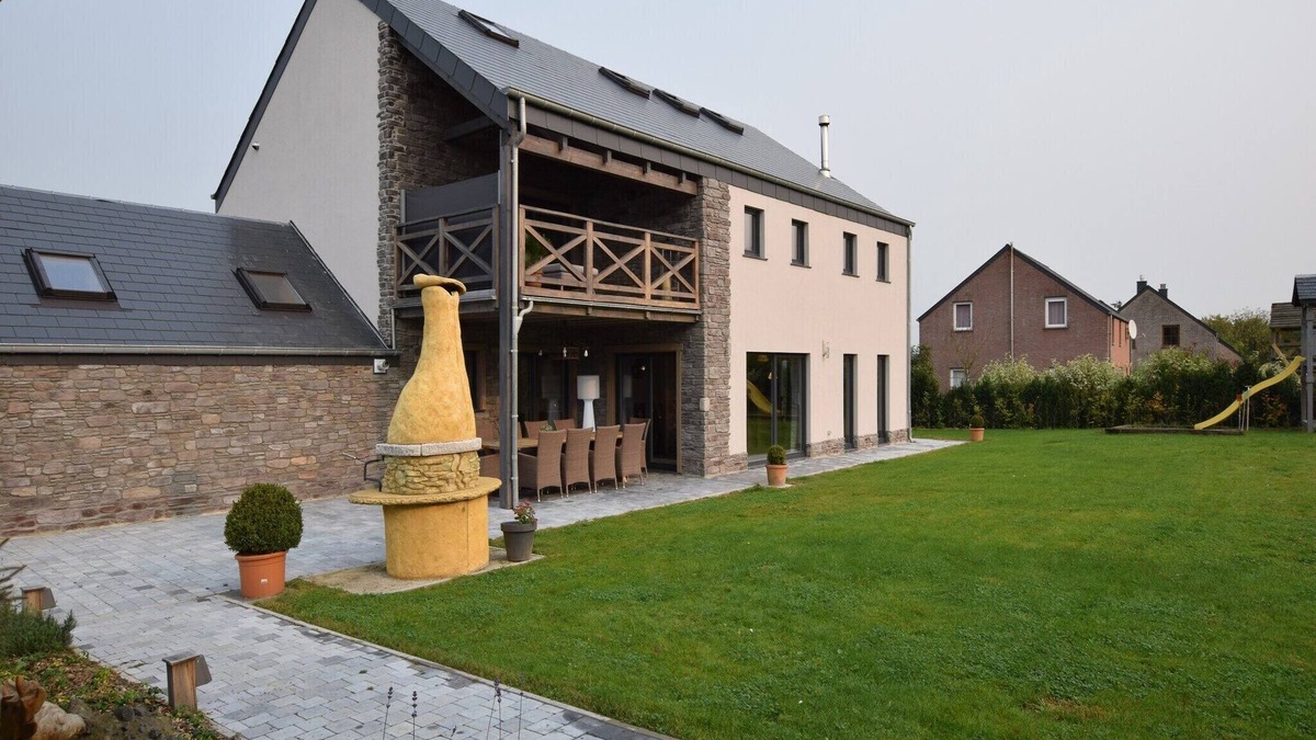Bohon Villa | Grandeur Villa with Sauna & Jacuzzi in Durbuy