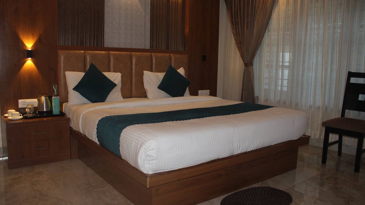 Pudumund Apartment | Grandis inn by avkanz nnluxury suite rooms in the hill top of ooty